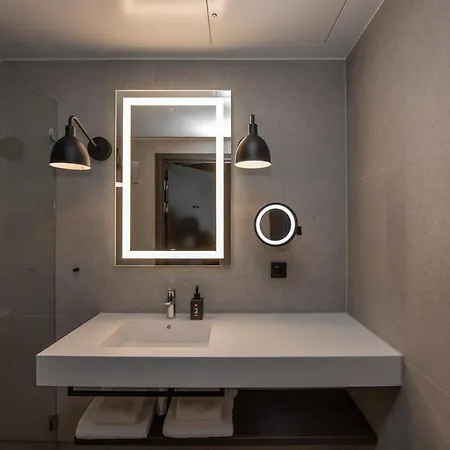 Radisson Red Okern מלון