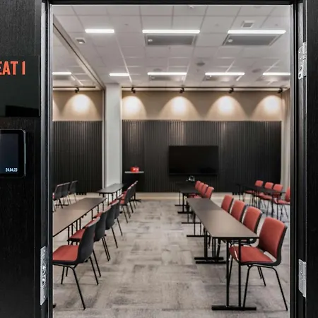 Radisson Red Okern מלון